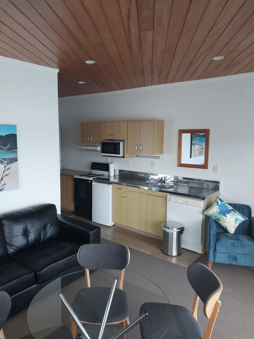 Apartment, Bay View | Iron/ironing board, free WiFi, bed sheets