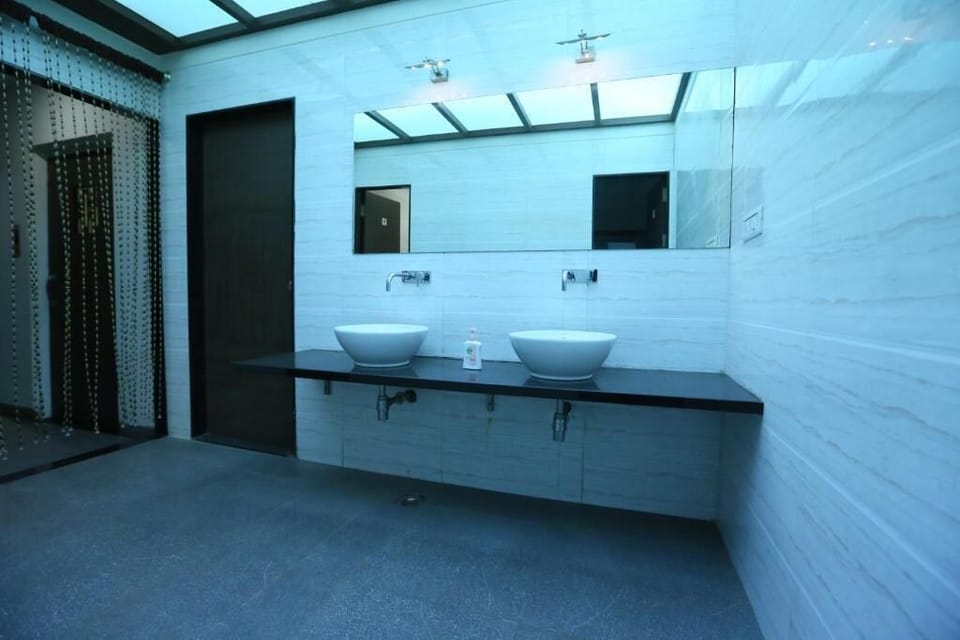 Shower, towels, soap, toilet paper