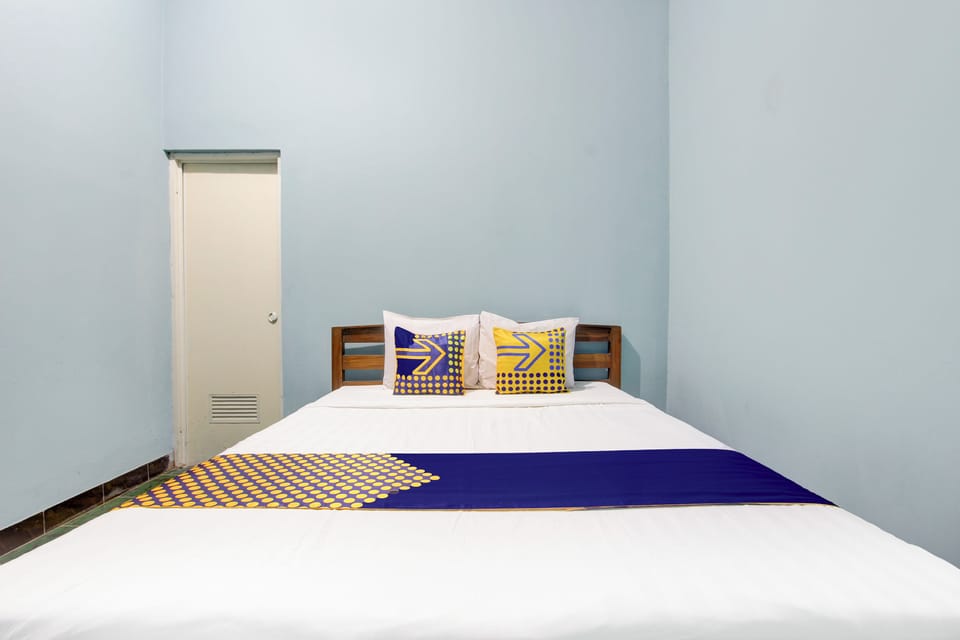 Classic Double Room | Laptop workspace, free WiFi, bed sheets