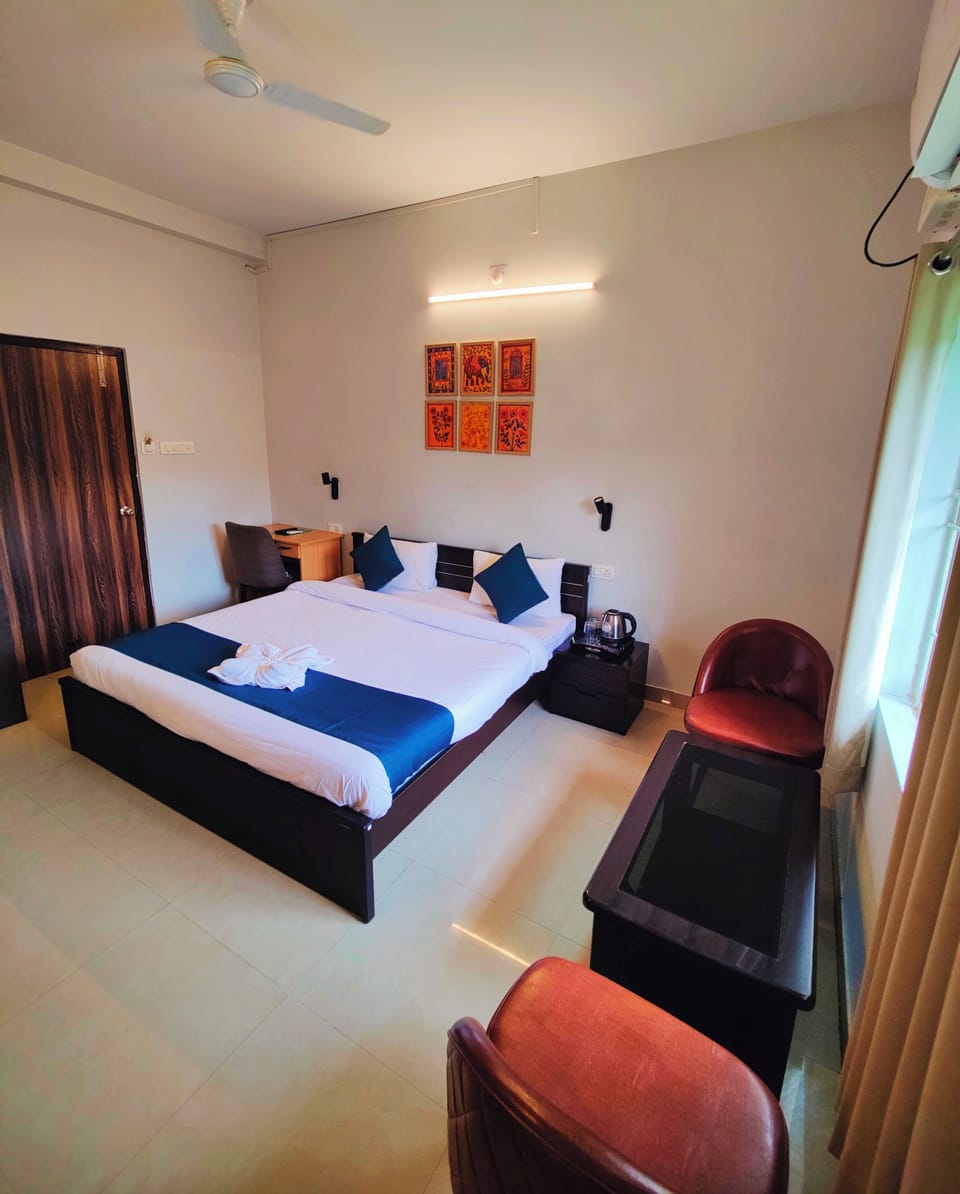 Superior Room | Iron/ironing board (on request), WiFi (free)