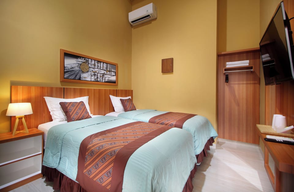 Free WiFi, bed sheets