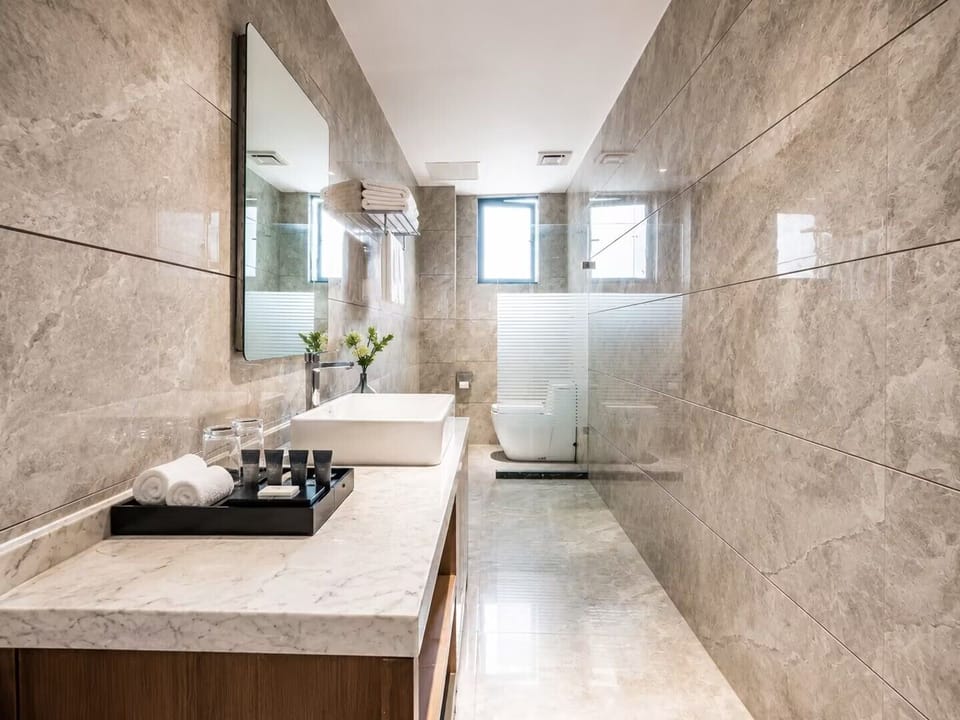 Business | In-room safe, desk, laptop workspace, soundproofing
