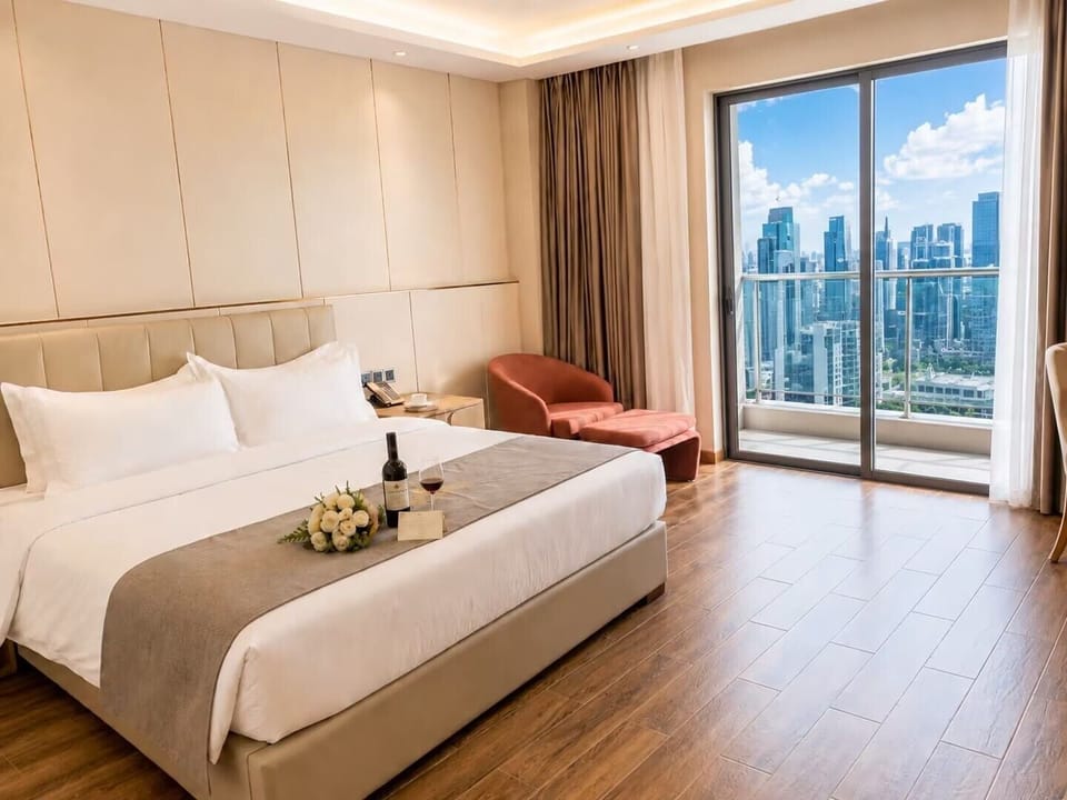 Deluxe King | In-room safe, desk, laptop workspace, soundproofing