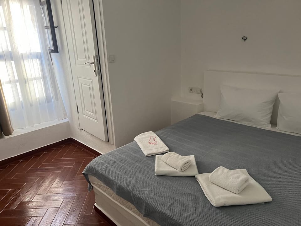 Standard Room, City View | Desk, laptop workspace, free WiFi