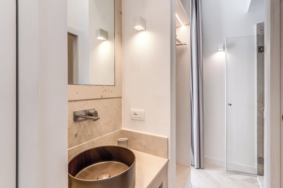 Superior Double Room, Balcony, Courtyard View | Bathroom | Shower, hair dryer, towels, soap