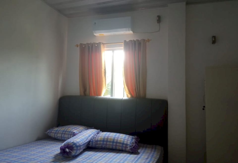 Standard Double Room | Laptop workspace, WiFi (free), bed sheets