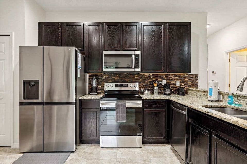 House, Multiple Beds, Pool Access, Garden View (Veranda Sunshine Escape) | Private kitchen | Fridge, microwave, oven, stovetop