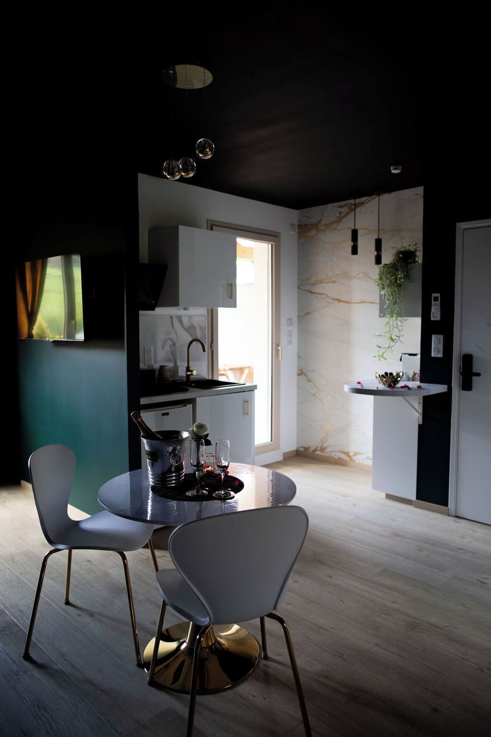 Luxury Suite, 1 King Bed, Hot Tub, Hill View | Private kitchenette | Mini-fridge, microwave, espresso maker, coffee/tea maker