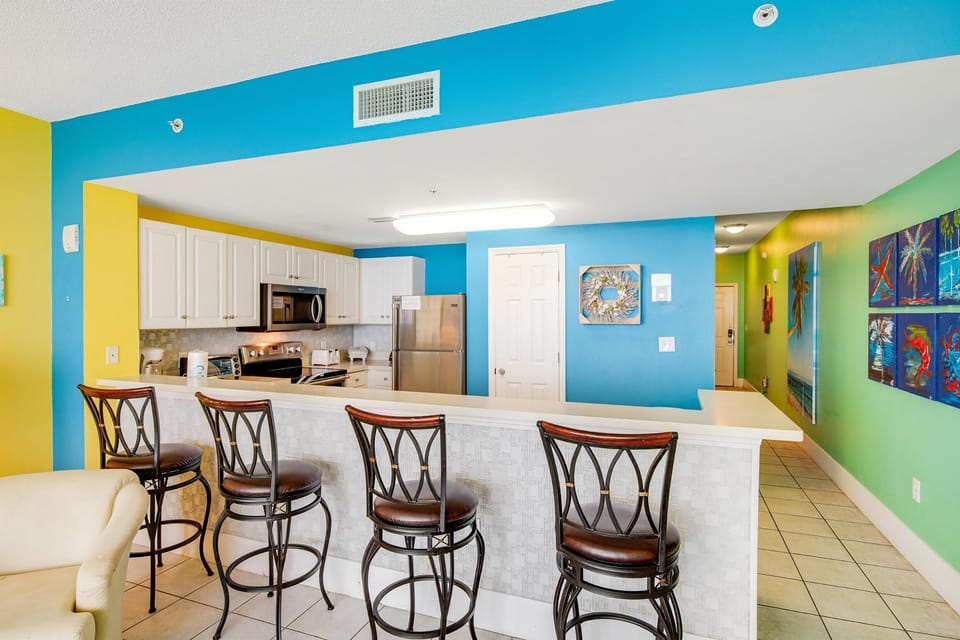 Condo, 1 King Bed with Sofa bed (Majestic Beach Towers 1-2013) | Private kitchen | Oven, toaster