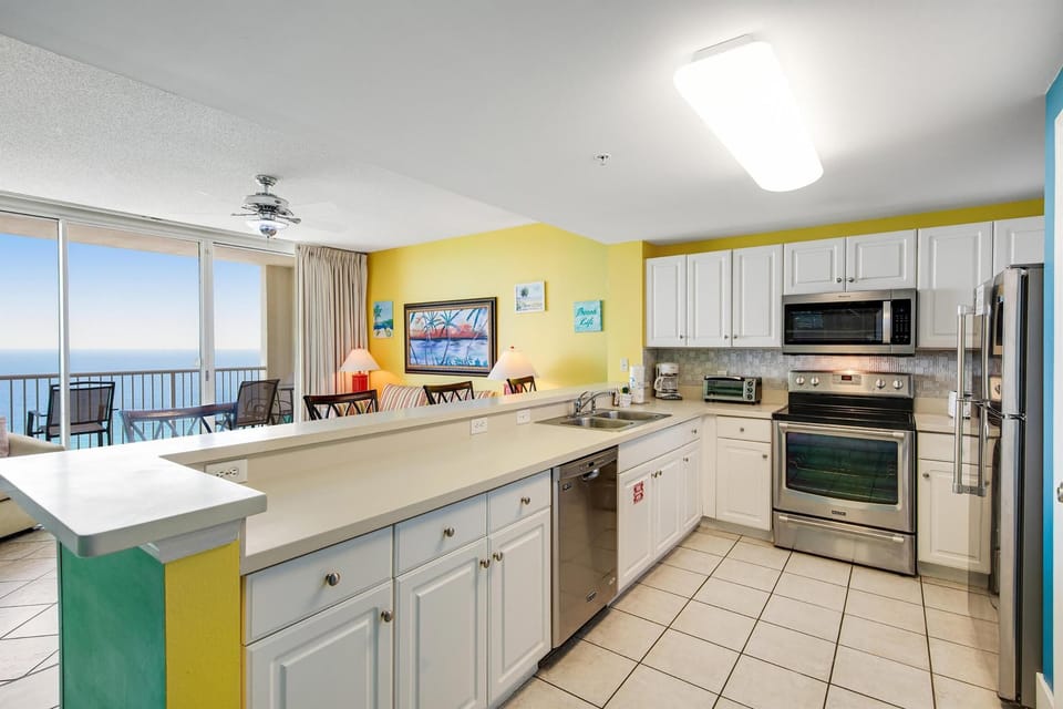 Condo, 1 King Bed with Sofa bed (Majestic Beach Towers 1-2013) | Private kitchen | Oven, toaster