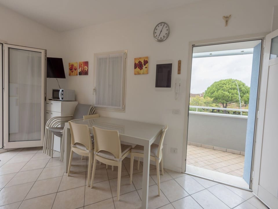Apartment, 1 Bedroom, Balcony, City View | Living room