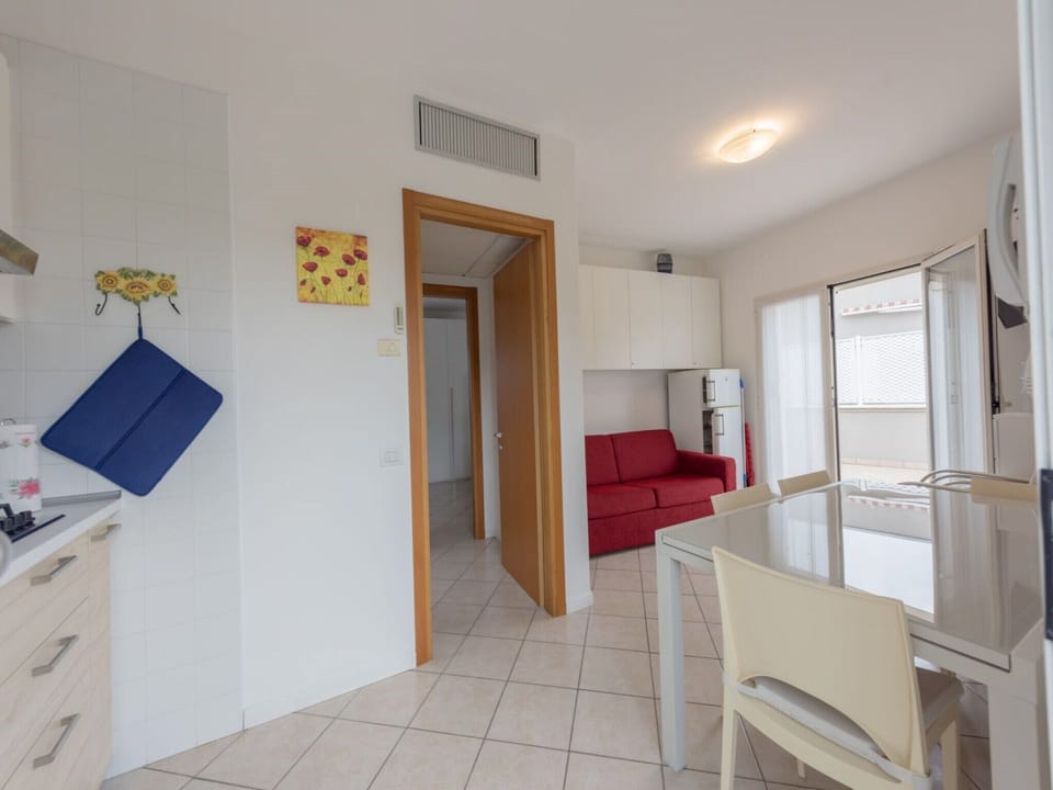 Apartment, 1 Bedroom, Balcony, City View | Living room