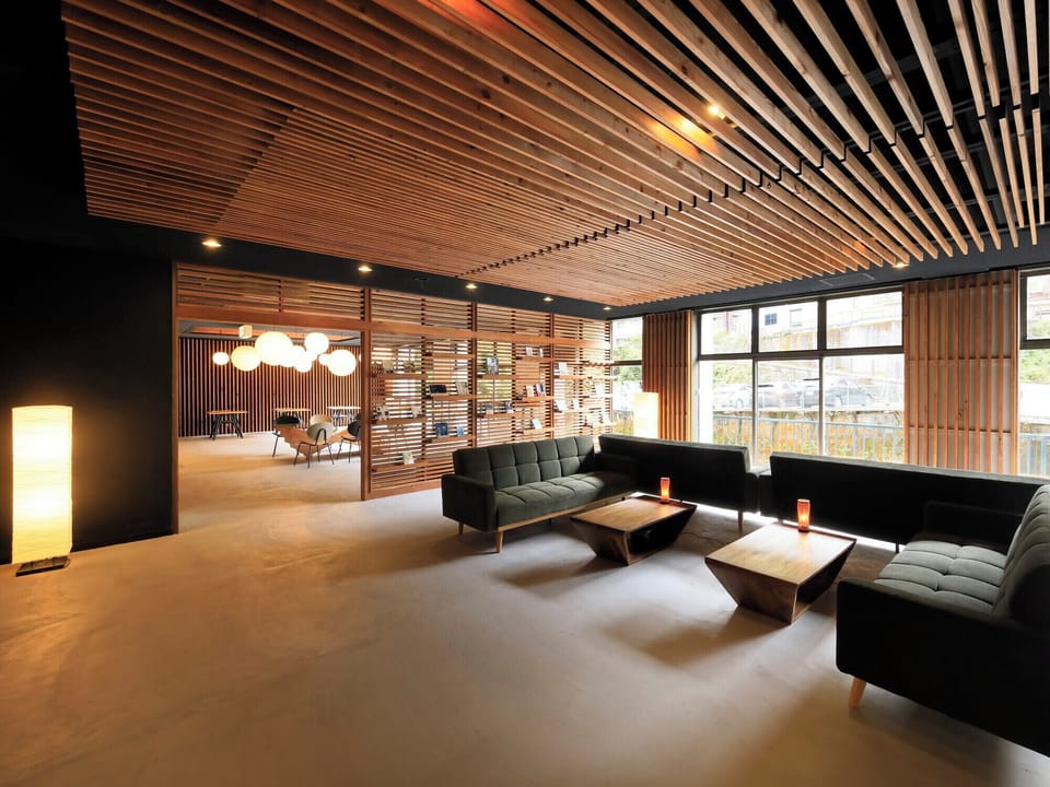 Lobby lounge