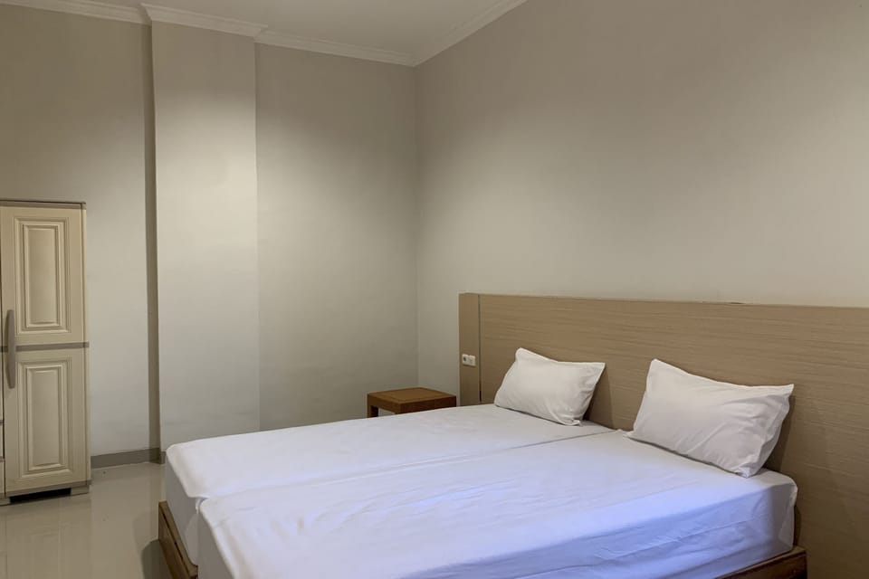 Standard Double Room | Laptop workspace, WiFi (free), bed sheets