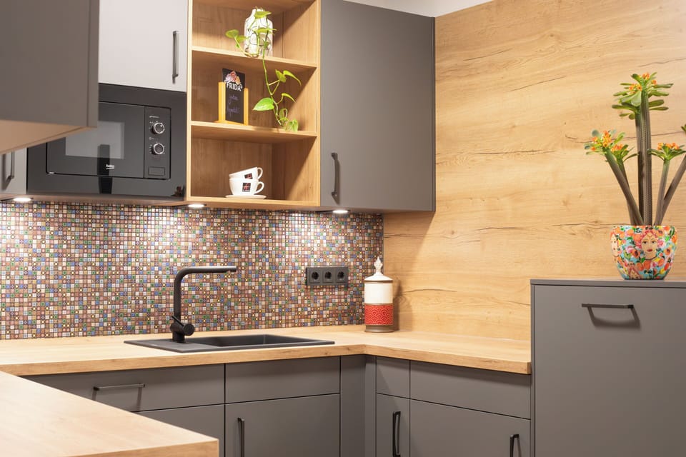 Comfort Double Room | Private kitchen | Electric kettle, highchair