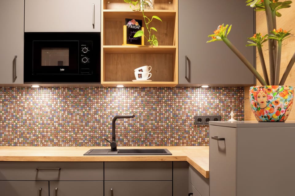 Comfort Double Room | Private kitchen | Electric kettle, highchair