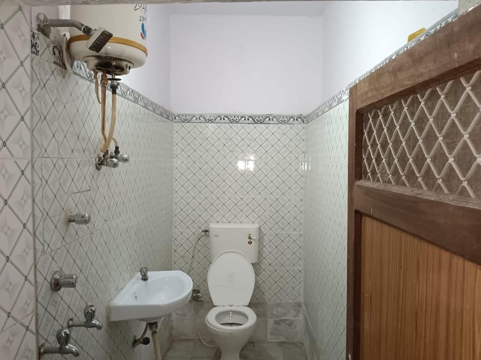 Shower, towels, soap, toilet paper