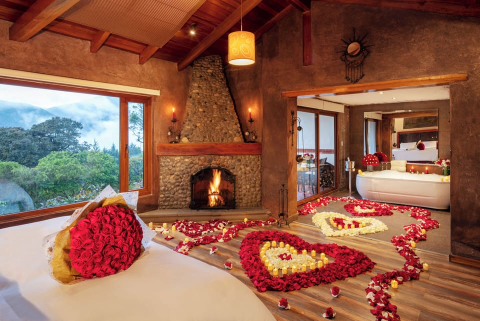 Honeymoon Studio Suite, Hot Tub, Mountain View | Premium bedding, down comforters, pillowtop beds, in-room safe