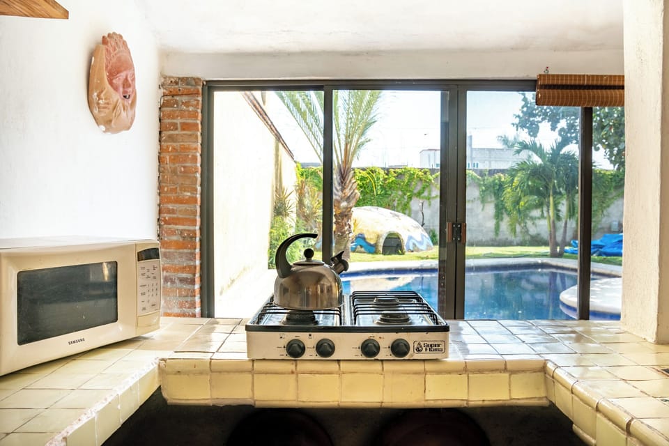 Economy House | Private kitchen | Fridge, microwave, oven, stovetop