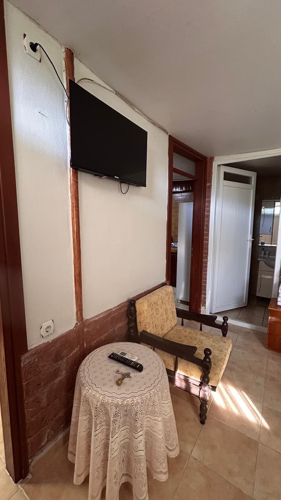 Apartment | Living area | 35-cm TV with satellite channels