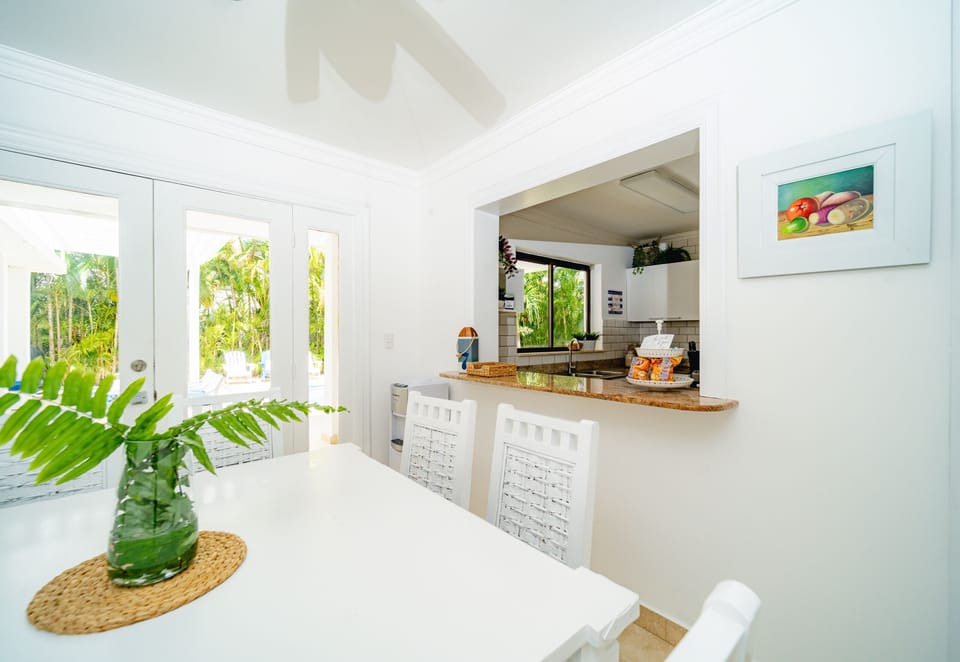 Villa, 3 Bedrooms, Private Pool, Pool View | Dining room