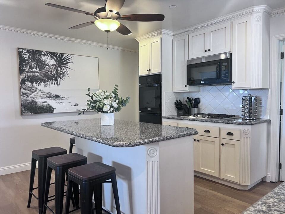 House, Multiple Beds, Pool Access, Pool View (Destination #13) | Private kitchen | Electric kettle