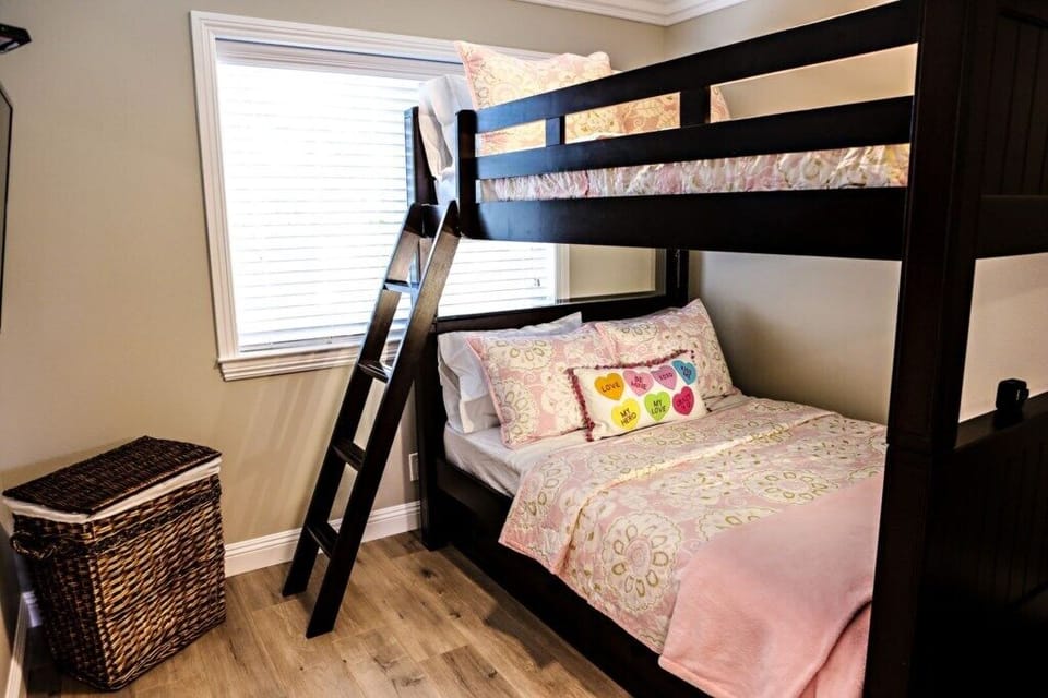 House, Multiple Beds, Kitchen, City View (Destination #37) | 3 bedrooms, individually decorated, individually furnished, bed sheets