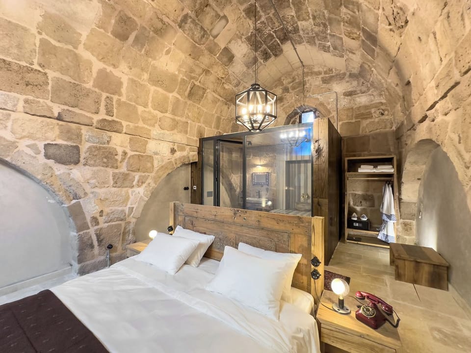 Deluxe Room, 1 King Bed | In-room safe, individually decorated, individually furnished, desk