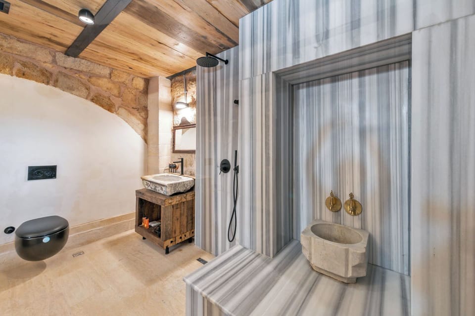 Suite | Bathroom | Slippers