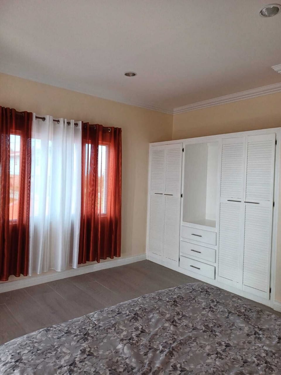 3 bedrooms, soundproofing, iron/ironing board, free WiFi
