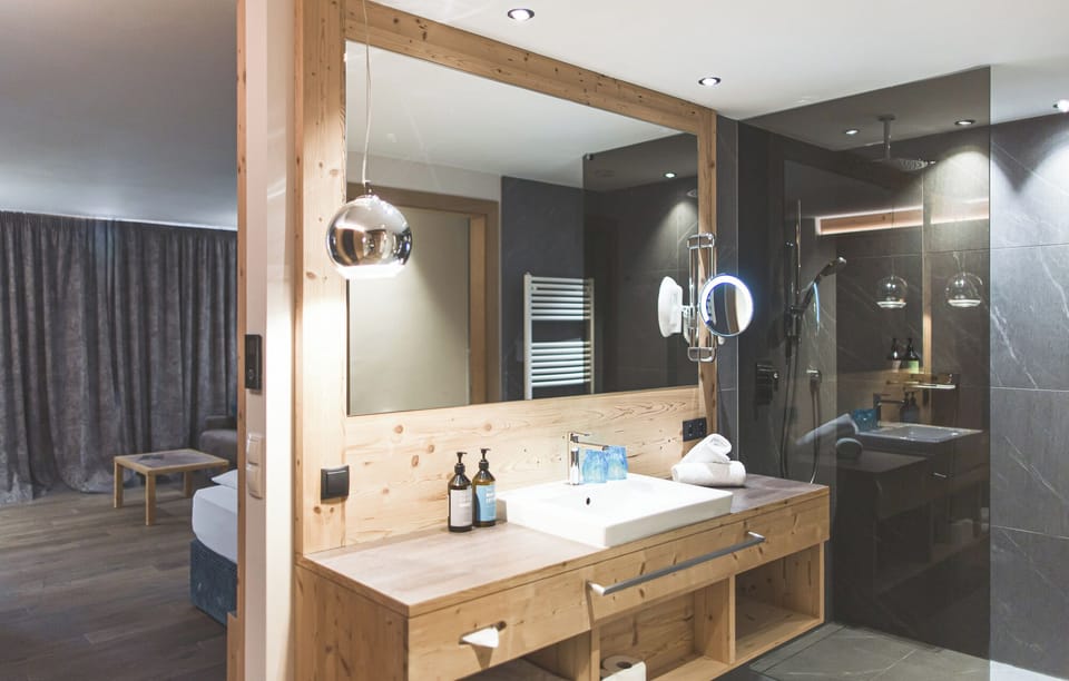 Junior Suite Lifestyle | Bathroom | Free toiletries, hair dryer, bathrobes, bidet