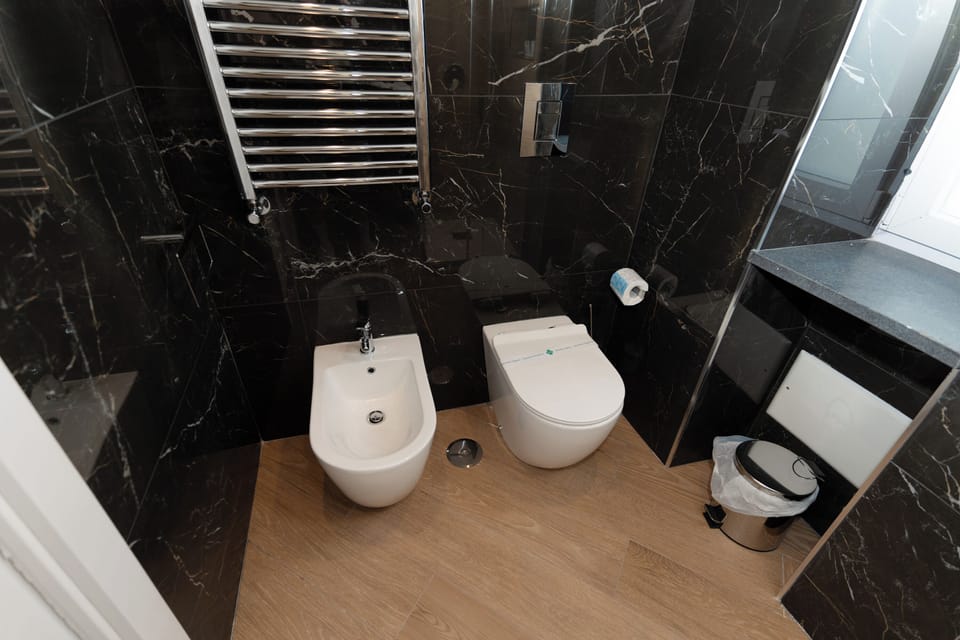 SUPERIOR SUITE | Bathroom | Free toiletries, hair dryer, slippers, bidet
