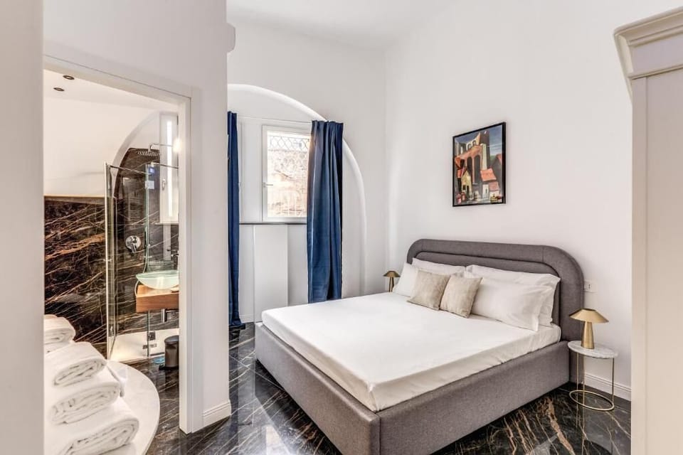Minibar, desk, soundproofing, free WiFi