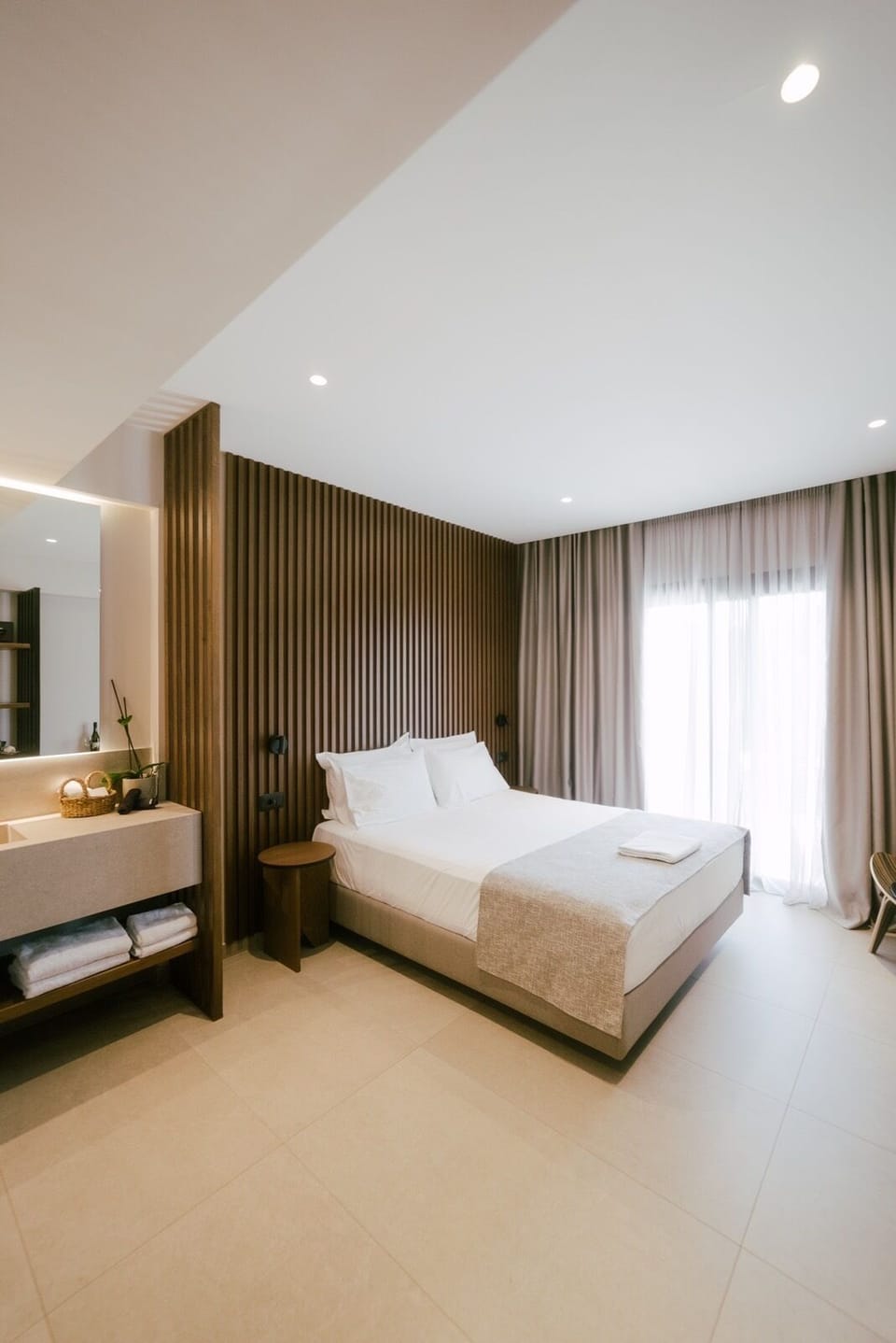 Double Luxury Swim up | Egyptian cotton sheets, premium bedding, pillowtop beds, free minibar