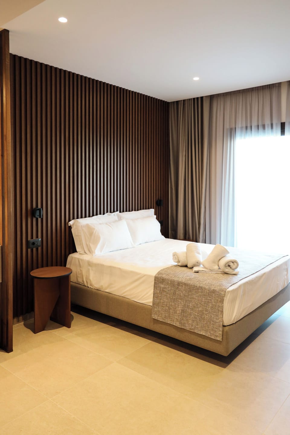 Double Luxury Swim up | Egyptian cotton sheets, premium bedding, pillowtop beds, free minibar
