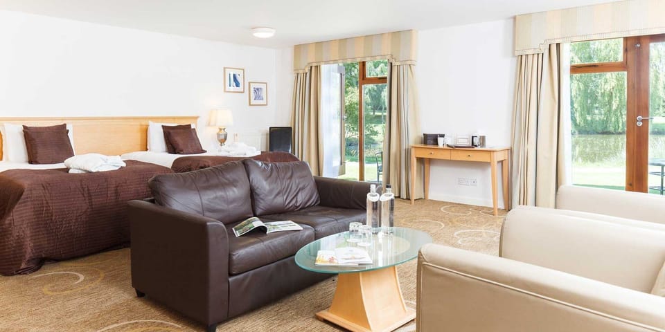 Superior Double or Twin Room | In-room safe, desk, laptop workspace, iron/ironing board