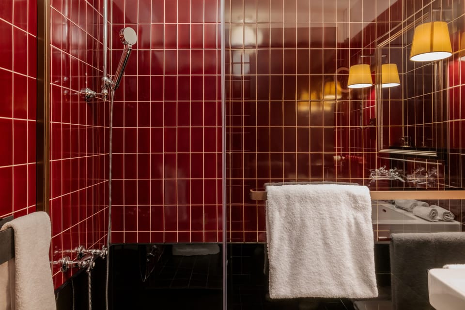 Bathtub, free toiletries, hair dryer, slippers