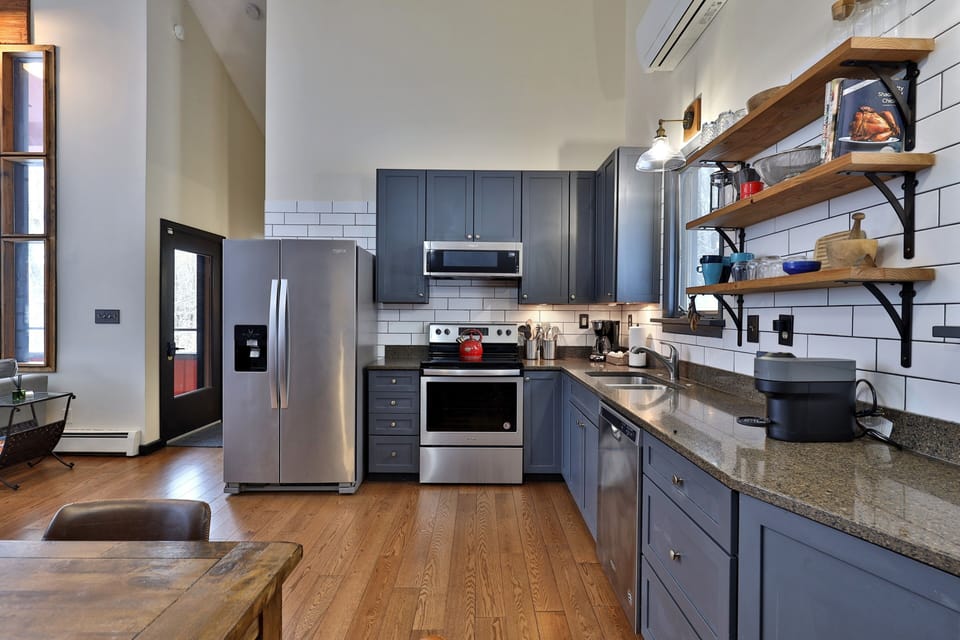 House, 4 Bedrooms | Private kitchen | Coffee/tea maker, fridge, oven, toaster