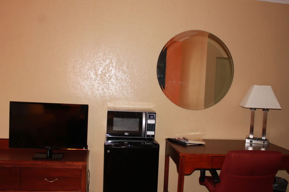 Desk, free WiFi, bed sheets