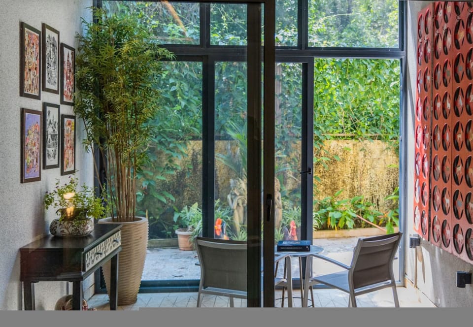 House | 4 bedrooms, desk