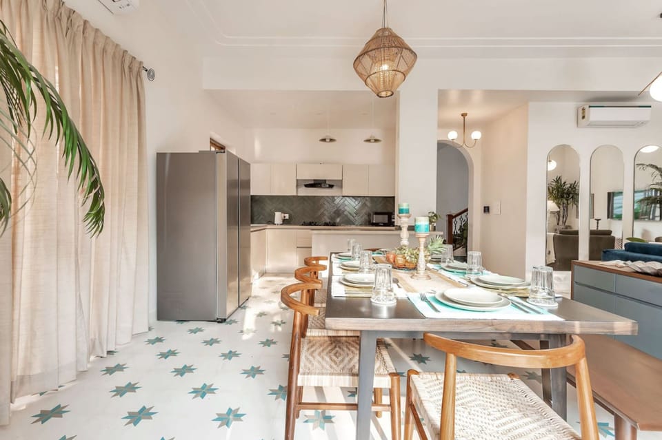 House | 4 bedrooms, desk
