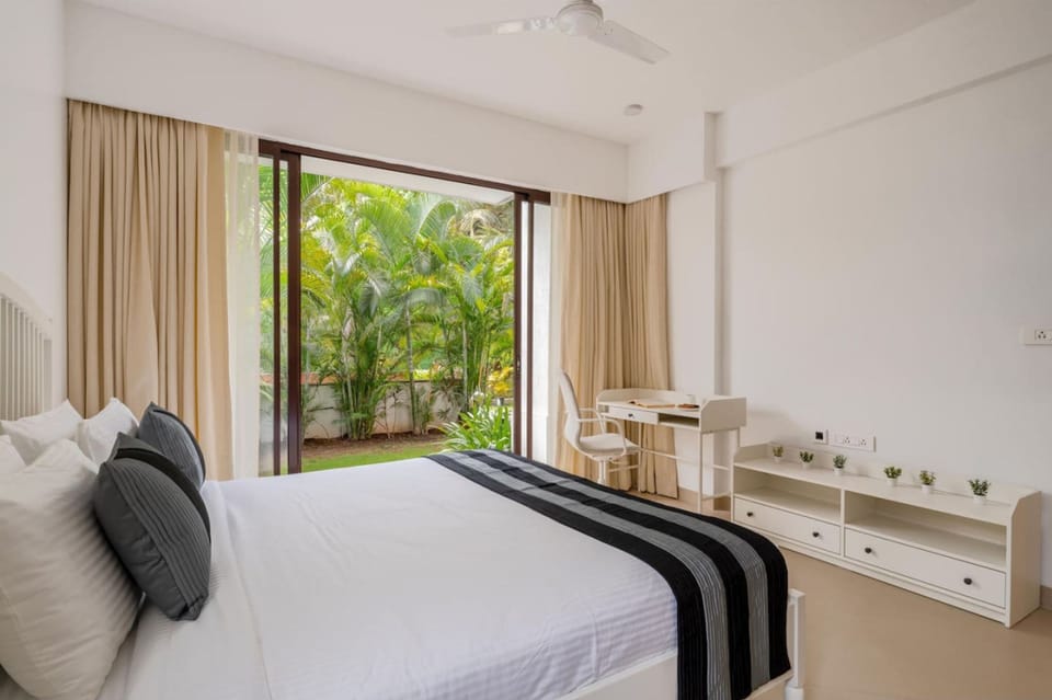 Cozy 1bhk w Pool 1km to Candolim Beach Sbg-101 Apartment in Candolim