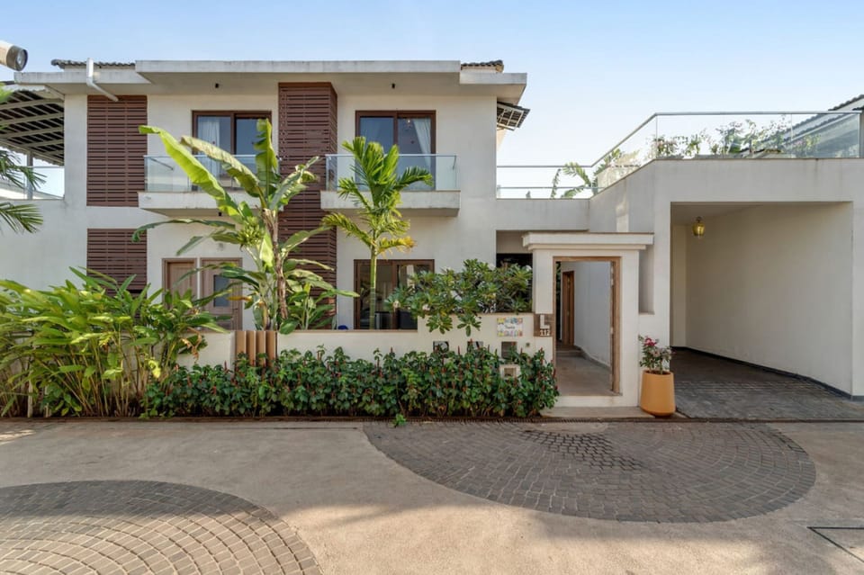 House | 5 bedrooms, desk