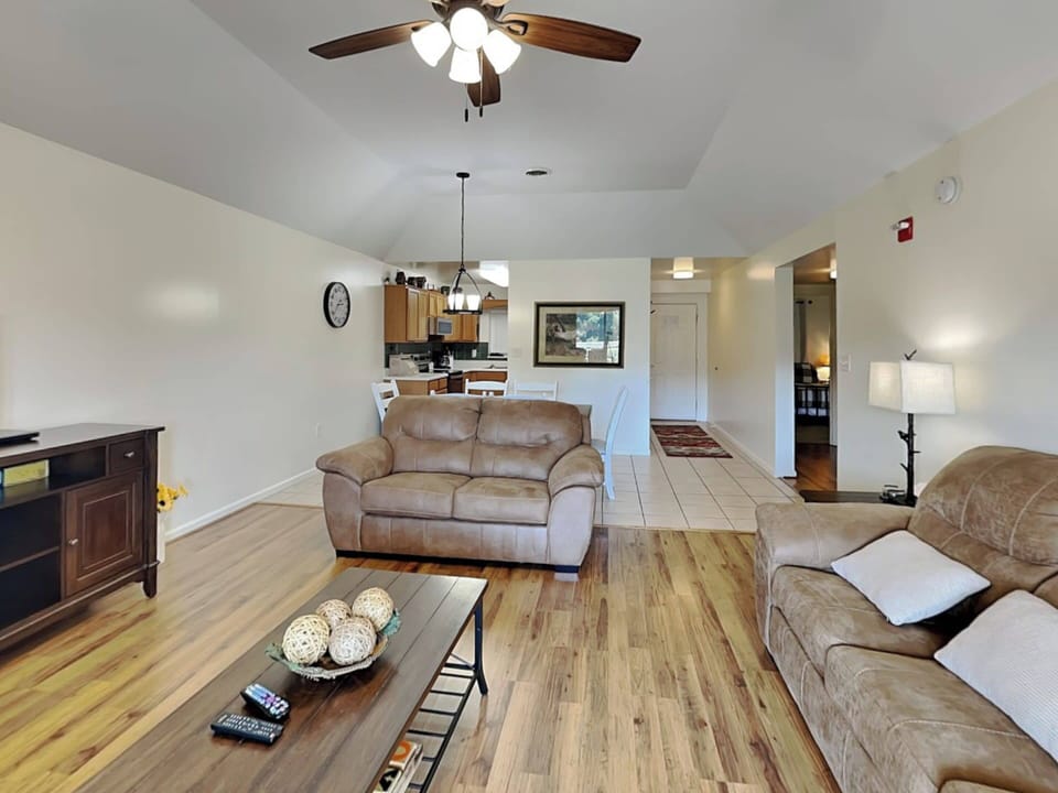Condo (3 Bedrooms) | Property amenity