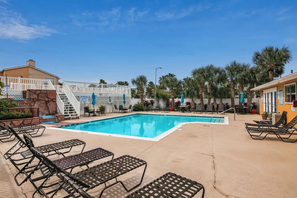 Condo (2 Bedrooms) | Property amenity