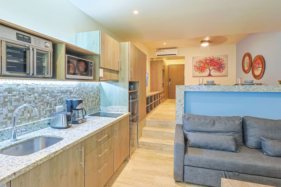 Standard Studio, 1 Queen Bed with Sofa bed, Balcony | Private kitchen | Fridge, cookware/dishes/utensils