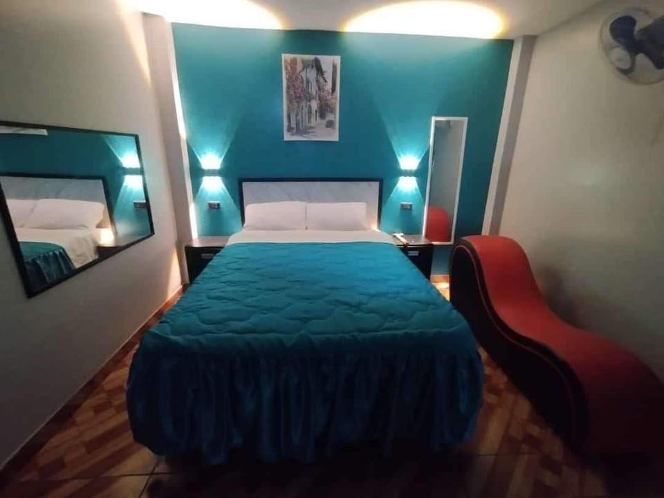 Traditional Room, 1 Double Bed, Non Smoking, Private Bathroom | Down comforters, laptop workspace, free WiFi