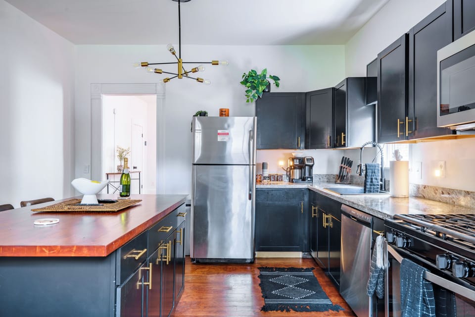 Blue Casita | Private kitchen | Espresso maker, coffee/tea maker, full-size fridge, microwave