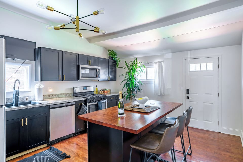 Blue Casita | Private kitchen | Espresso maker, coffee/tea maker, full-size fridge, microwave