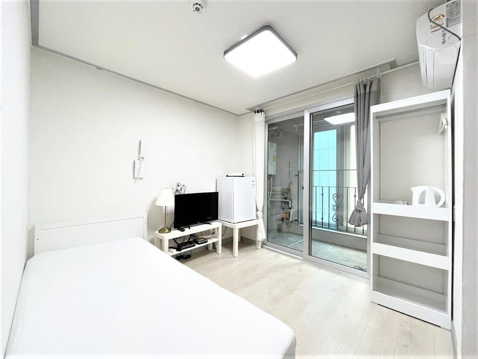 Basic Single Room, Non Smoking, Private Bathroom (Self Check-In, non-Korean nationals only) | Individually decorated, individually furnished, desk, laptop workspace